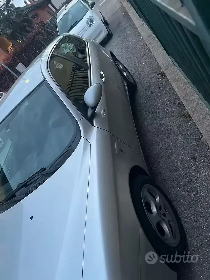 Usata Alfa Romeo 147 120 CV (88 kW) 2006 Grigio Utilitaria