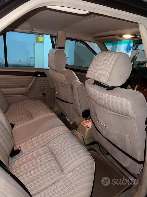 Usata Mercedes E200 1989 Marrone Berlina