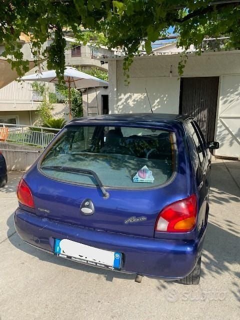 Usata Ford Fiesta 75 CV (55 kW) 1999 Blu Utilitaria