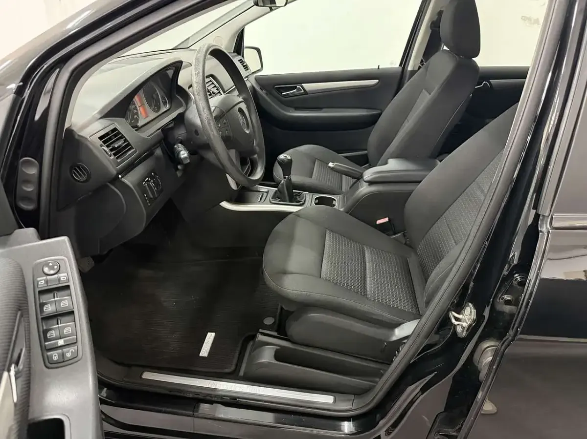 Usata Mercedes B180 Premium 109 CV (80 kW) 2011 Other Utilitaria
