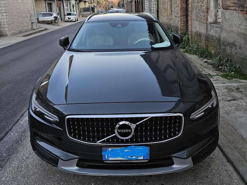 Usata Volvo V90 CC Pro 227 CV (166 kW) 2018 Marrone Station wagon