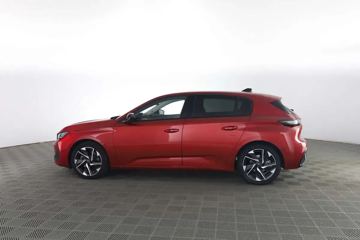 Usata Peugeot 308 Allure 131 CV (96 kW) 2023 Colore rosso Utilitaria