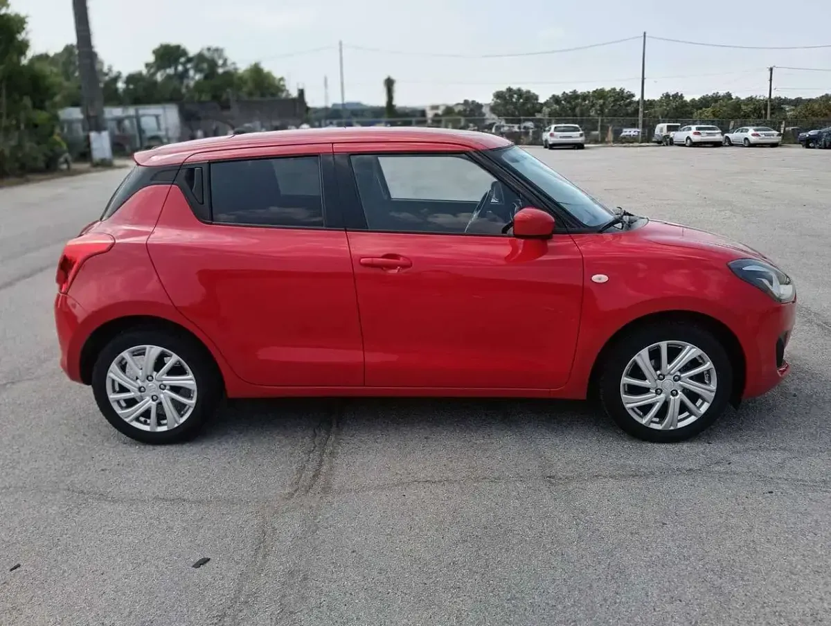Usata Suzuki Swift Cool 83 CV (61 kW) 2022 Burning red pearl metallic Utilitaria