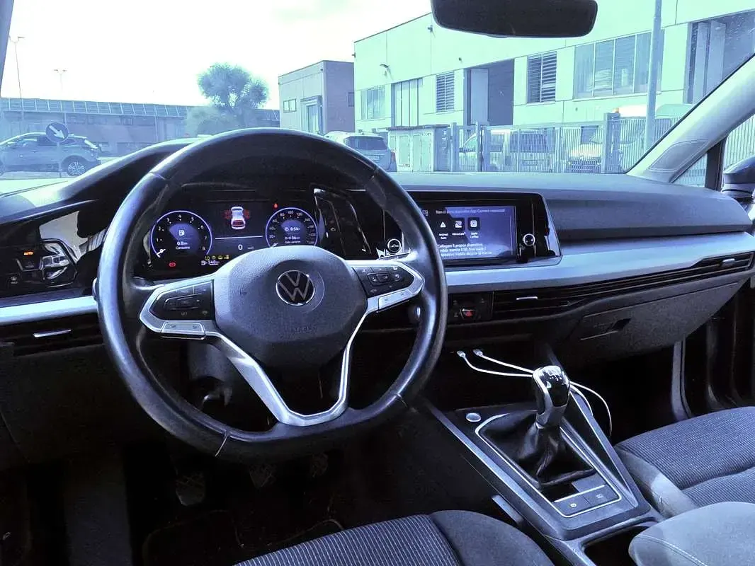 Usata VW Golf VIII Life 110 CV (80 kW) 2021 Berlina