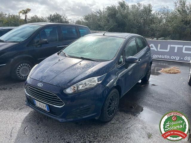 Usata Ford Fiesta 75 CV (55 kW) 2013 Blu Berlina