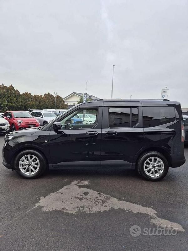 Usata Ford Tourneo Courier 125 CV (91 kW) 2025 Nero Monovolume
