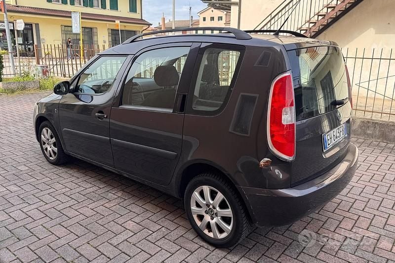 Usata Skoda Roomster 86 CV (63 kW) 2011 Grigio Monovolume
