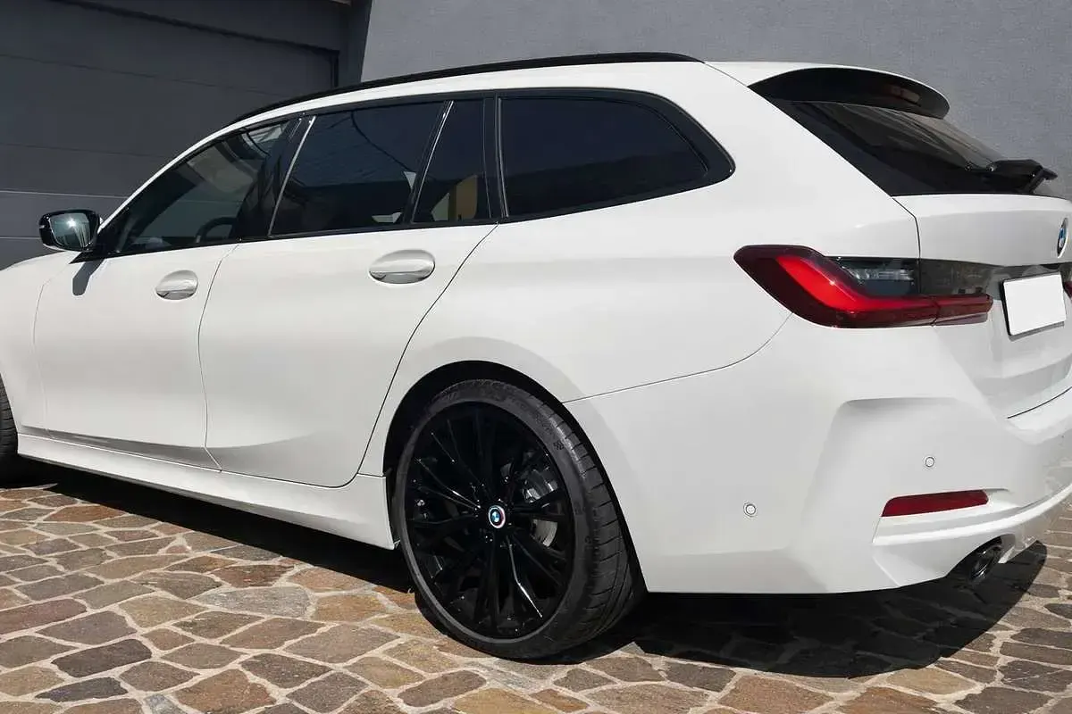 Usata BMW 318 Sport Line 156 CV (114 kW) 2023 Bianco Station wagon