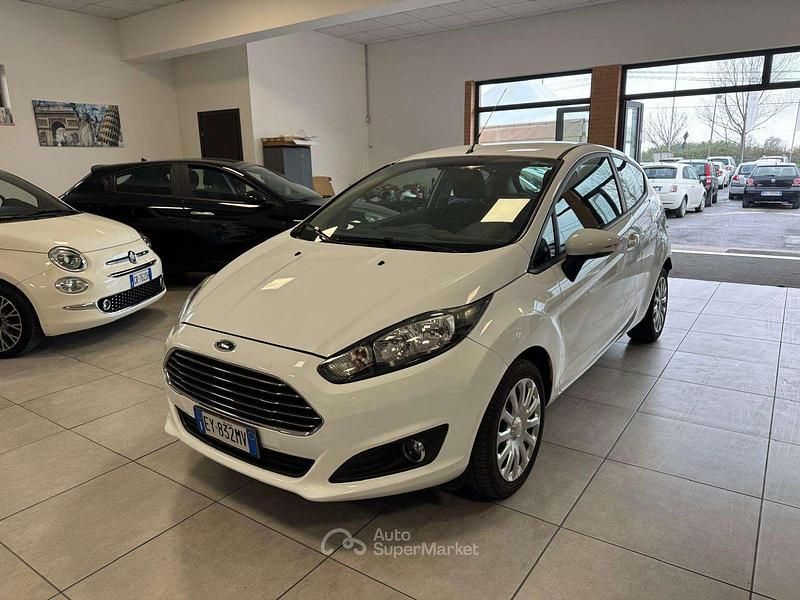 Usata Ford Fiesta 95 CV (69 kW) 2015 Bianco Berlina