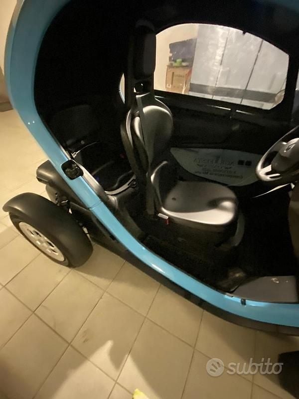 Usata Renault Twizy 12 kW (17 CV) 2021 Blu Utilitaria