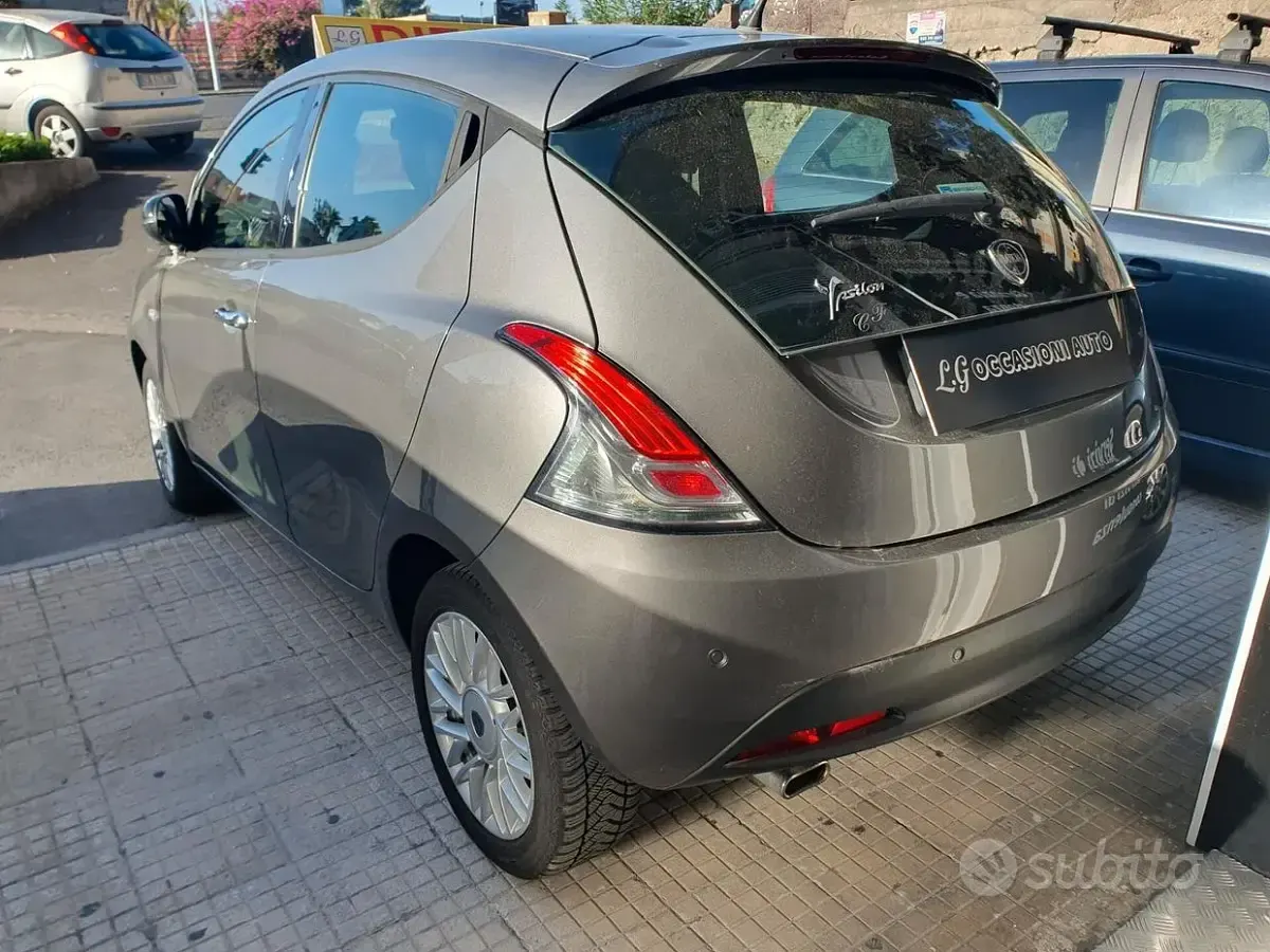 Usata Lancia Ypsilon Gold 95 CV (69 kW) 2015 Grigio Utilitaria
