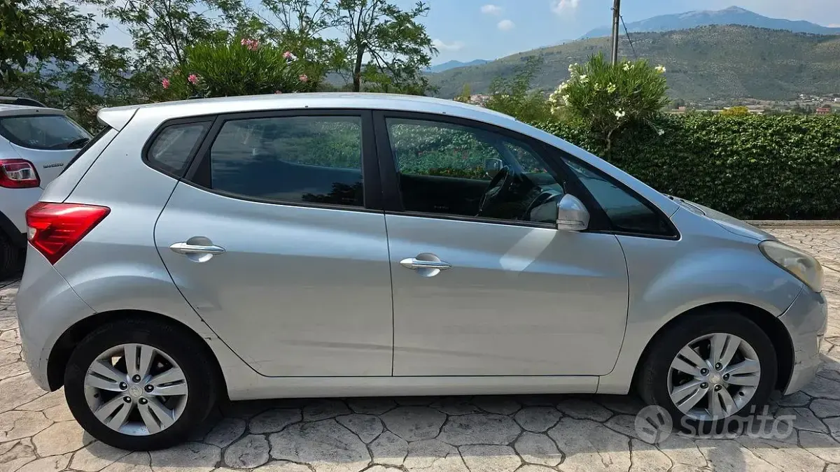 Usata Hyundai ix20 90 CV (66 kW) 2010 Grigio Utilitaria