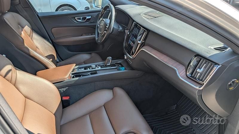 Usata Volvo V60 CC 197 CV (144 kW) 2021 Grigio Station wagon