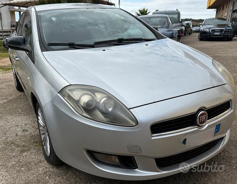 Grigio Usata 2013 Fiat Bravo Due volumi | 2550 € (Buon prezzo) - Immagine 1/2
