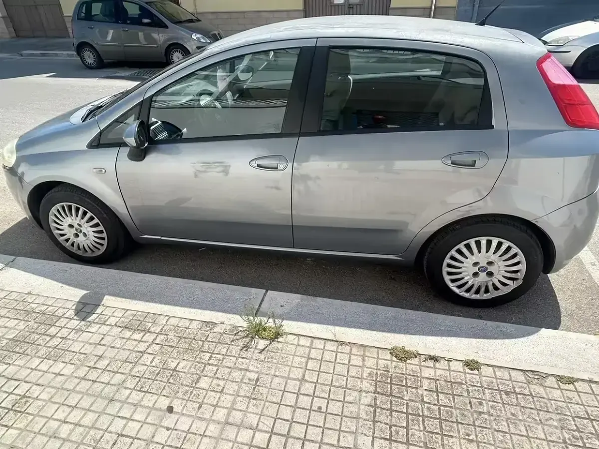 Usata Fiat Grande Punto 75 CV (55 kW) 2007 Grigio Utilitaria