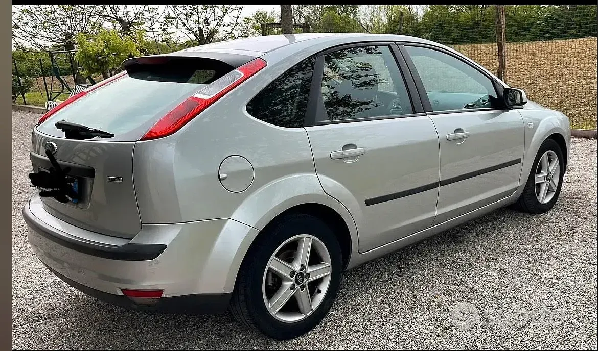 Usata Ford Focus 90 CV (66 kW) 2006 Grigio Berlina