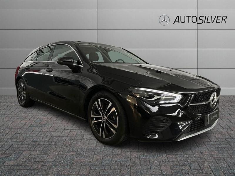Usata Mercedes CLA180 Shooting Brake Advanced 116 CV (85 kW) 2025 Nero / pastello Station wagon