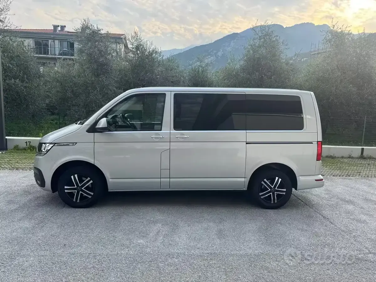 Usata VW Caravelle Comfortline 150 CV (110 kW) 2021 Furgone