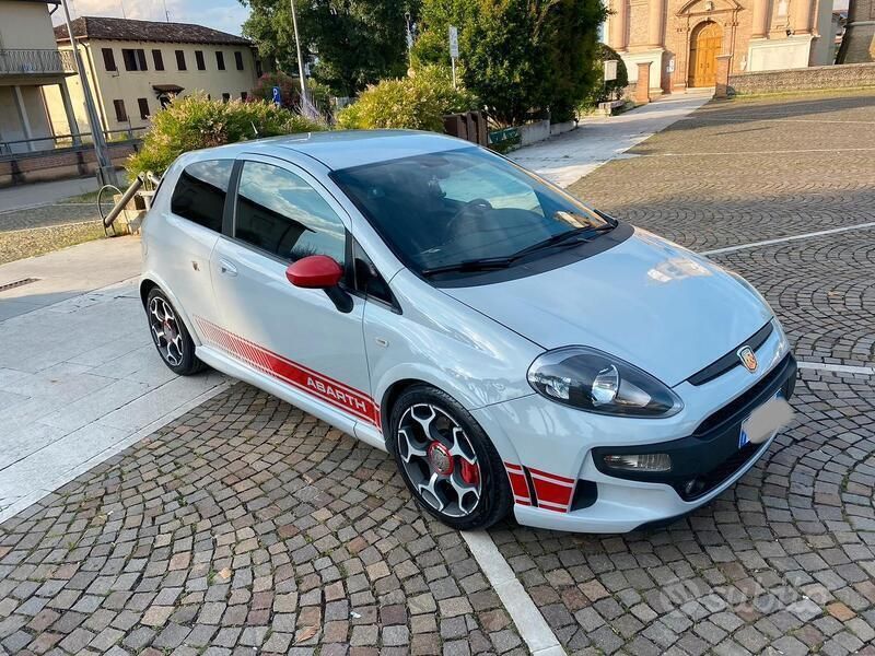 Grigio Usata 2013 Abarth Punto Evo Due volumi | 16.000 € (Molto cara) - Immagine 1/4