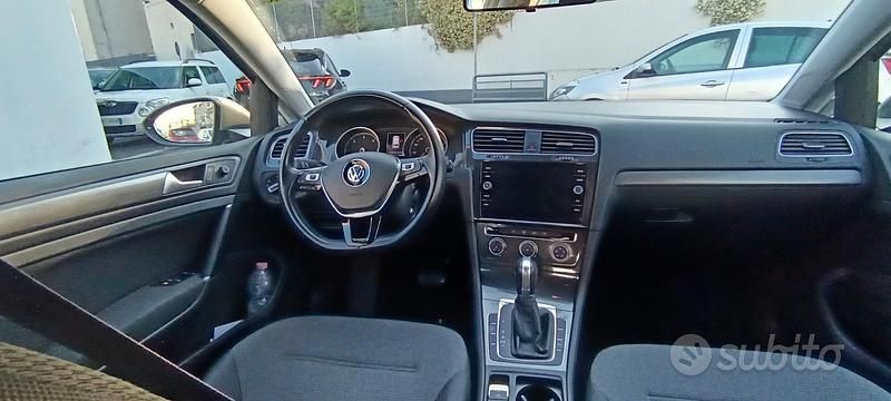 Usata VW Golf VII Executive 116 CV (85 kW) 2018 Oro Station wagon
