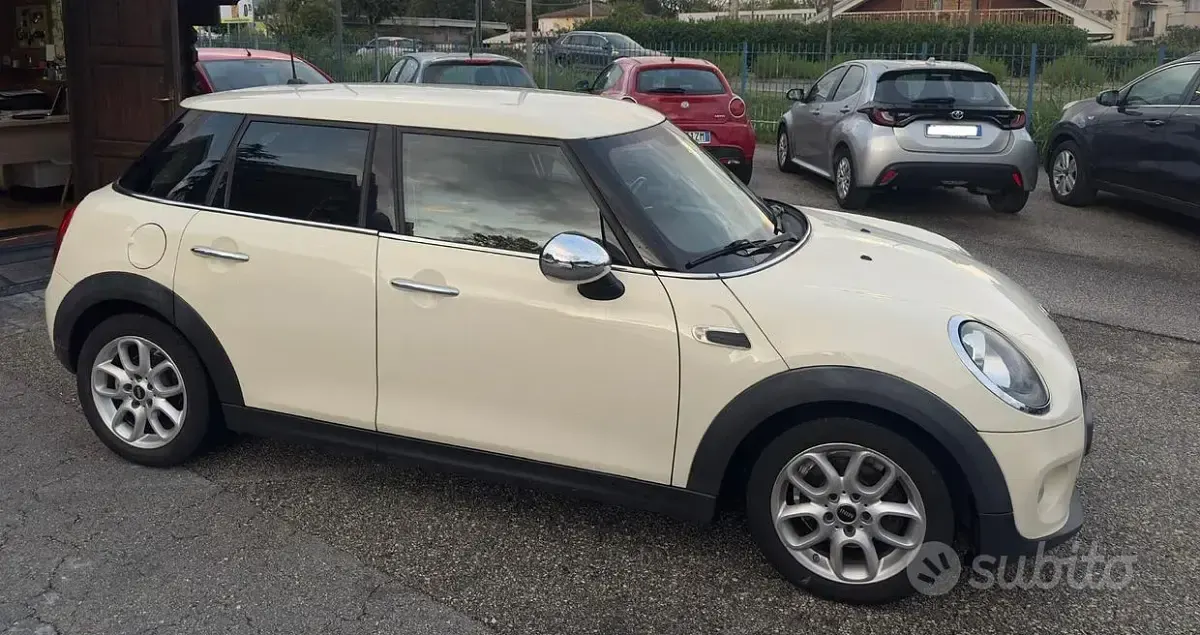 Usata Mini Cooper D 116 CV (85 kW) 2015 Beige Utilitaria
