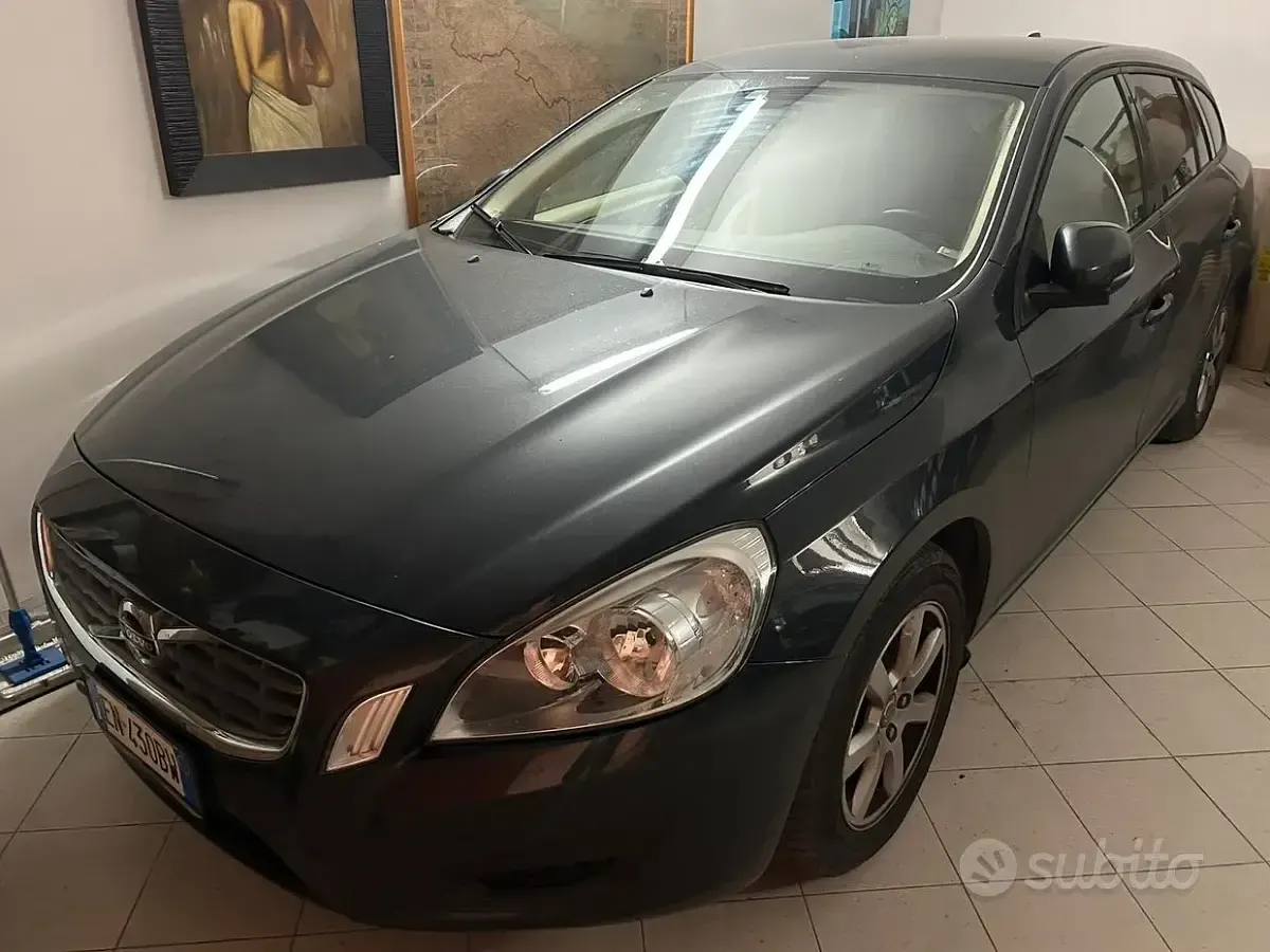 Usata Volvo V60 115 CV (84 kW) 2012 Nero Station wagon