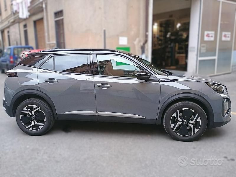 Usata Peugeot 2008 GT 131 CV (96 kW) 2024 Marrone SUV