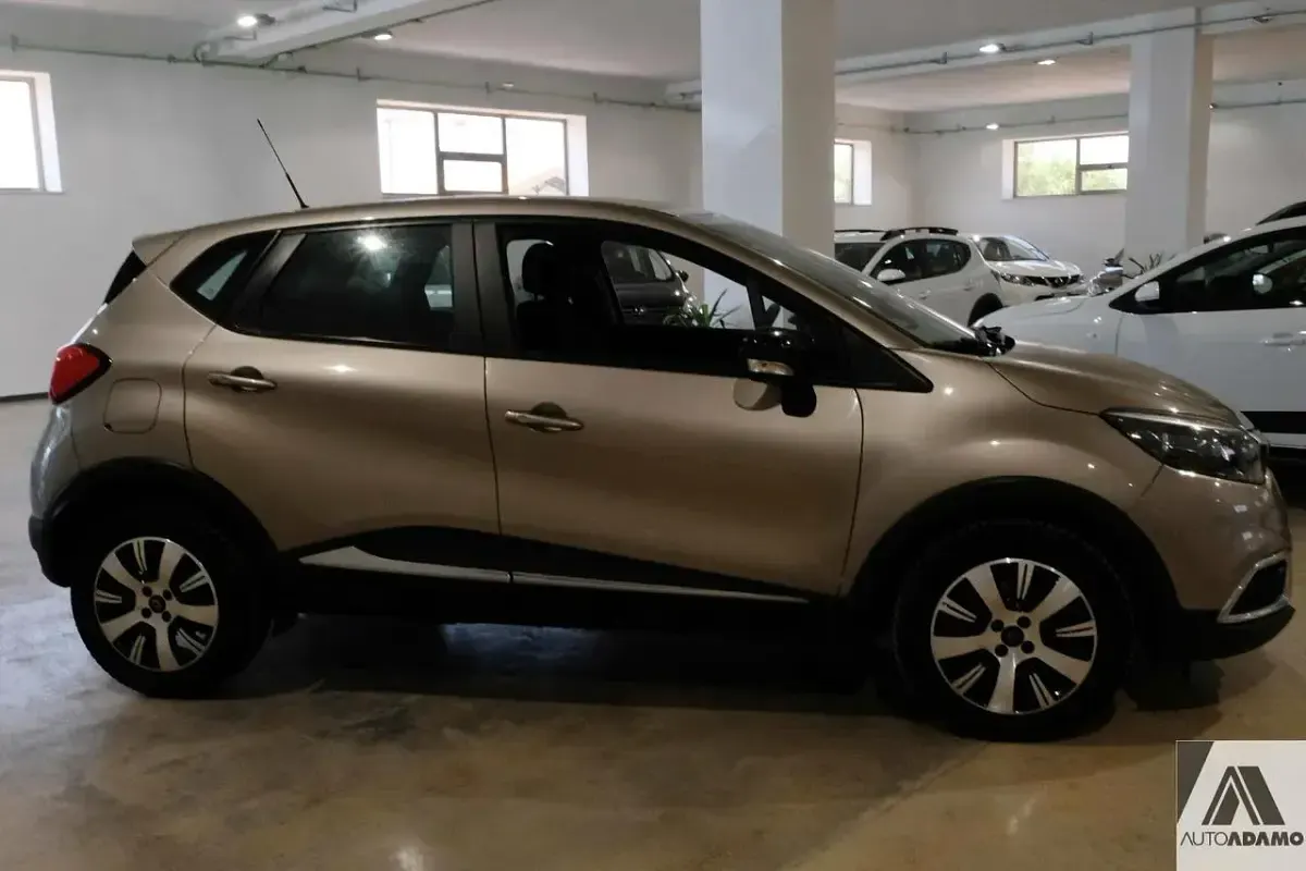 Usata Renault Captur Zen 90 CV (66 kW) 2015 Oro SUV