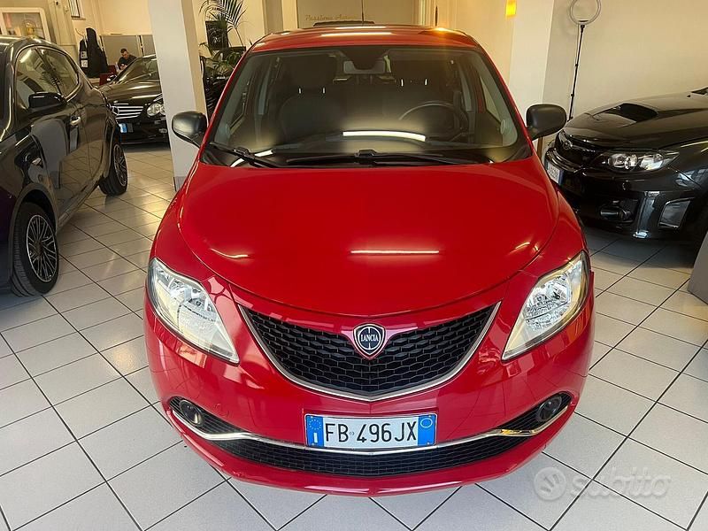Usata Lancia Ypsilon Gold 69 CV (50 kW) 2015 Rosso Utilitaria