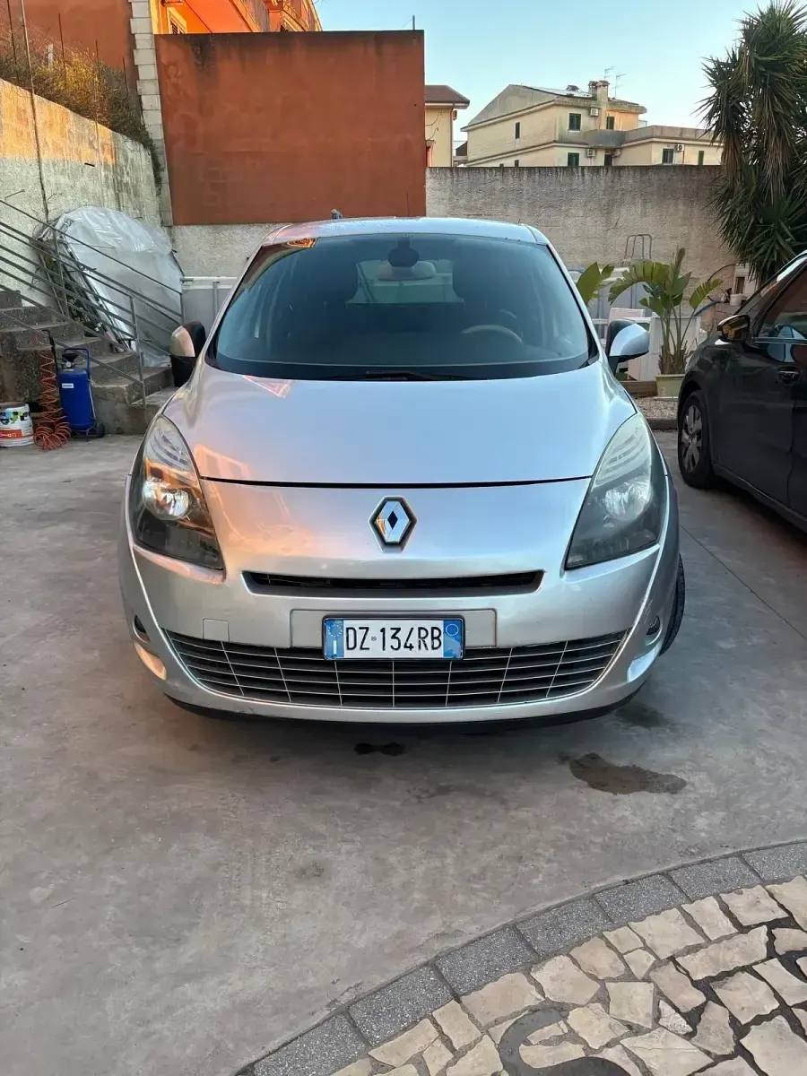 Usata Renault Scenic E-Tech 110 CV (80 kW) 2011 Grigio Monovolume