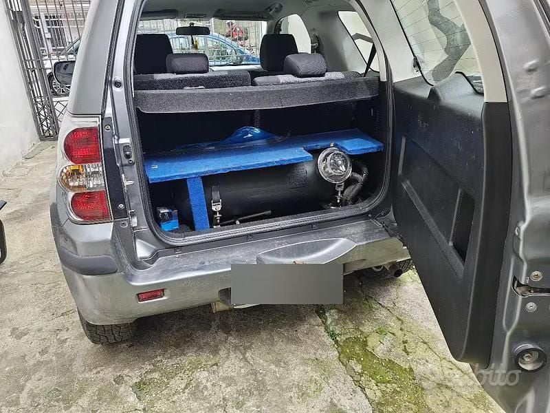 Second-hand Suzuki Grand Vitara 185 CP (136 kW) 2006 Gri SUV
