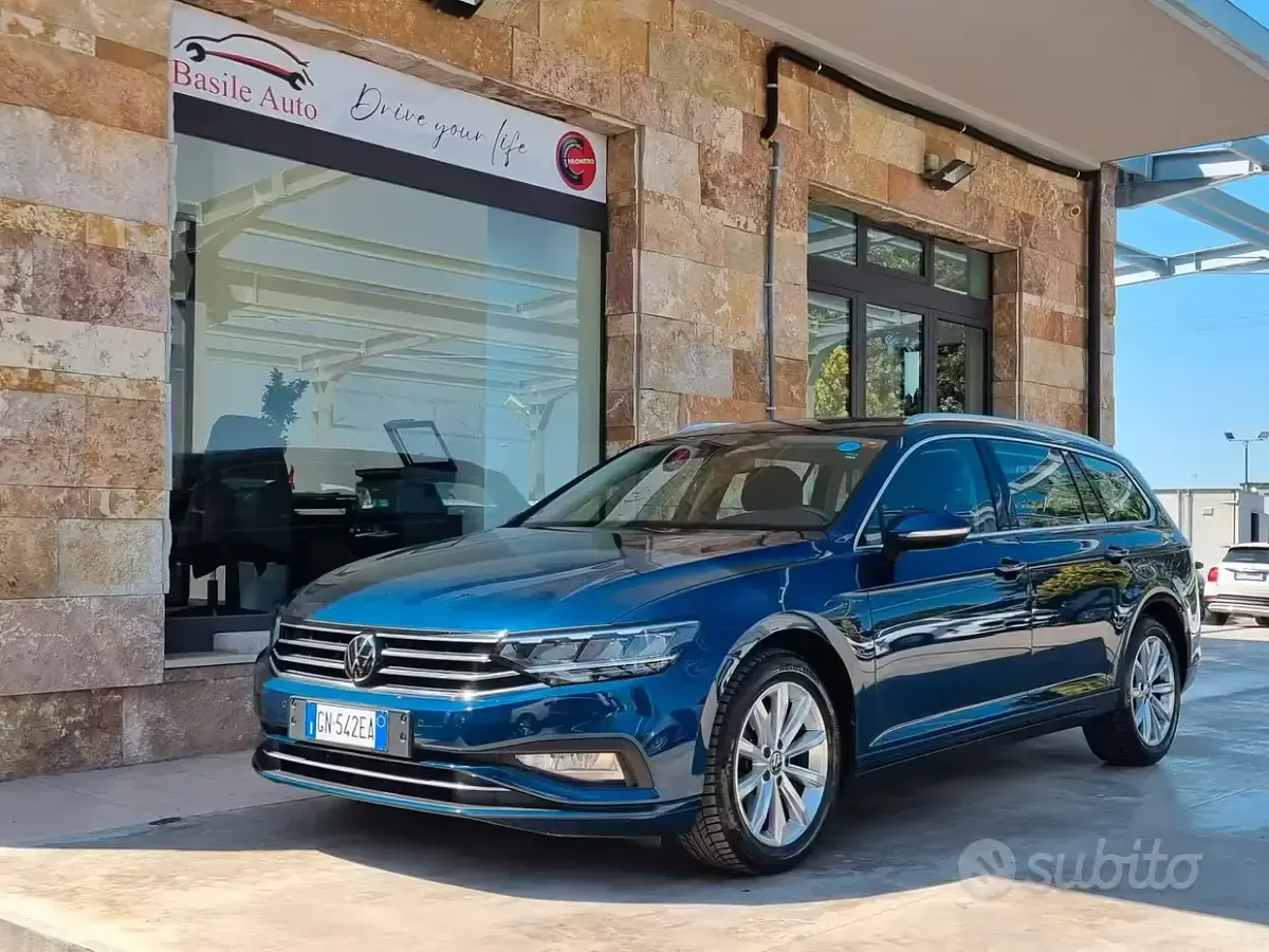 Usata VW Passat Business 150 CV (110 kW) 2023 Blu Station wagon