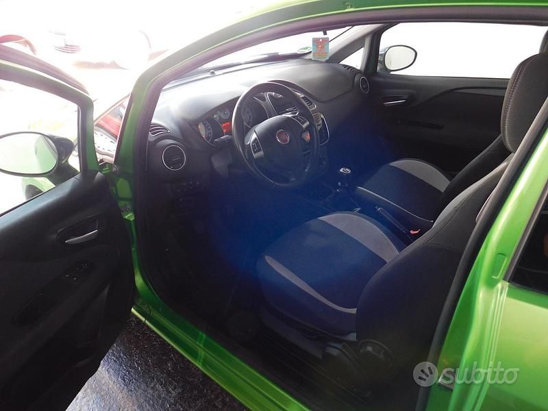 Usata Fiat Punto S 84 CV (61 kW) 2012 Verde Utilitaria