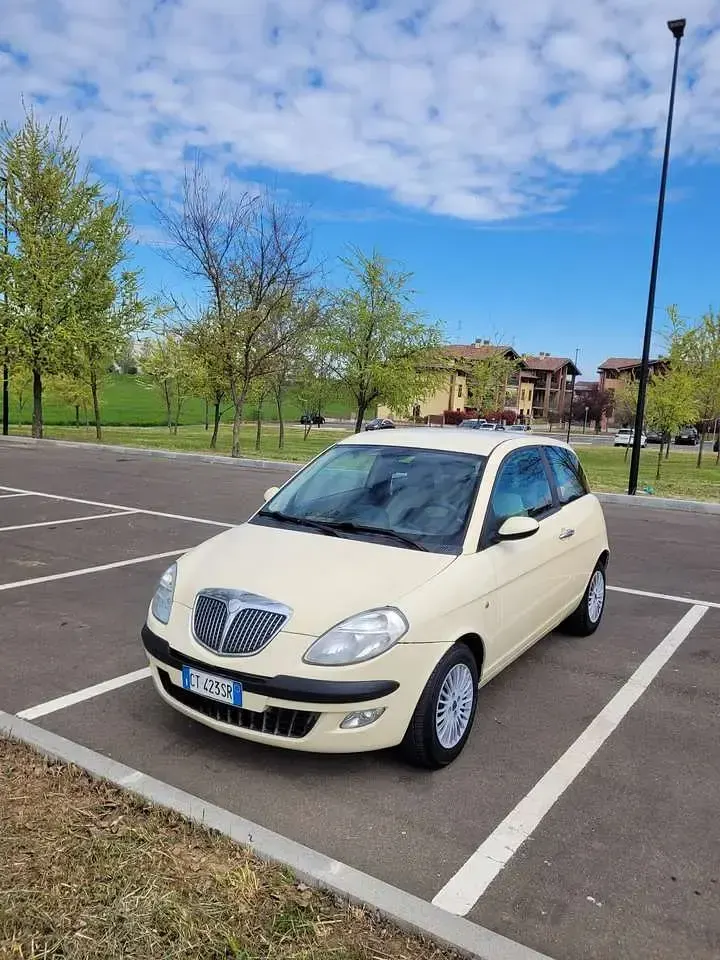 Usata Lancia Ypsilon 60 CV (44 kW) 2007 Beige Utilitaria
