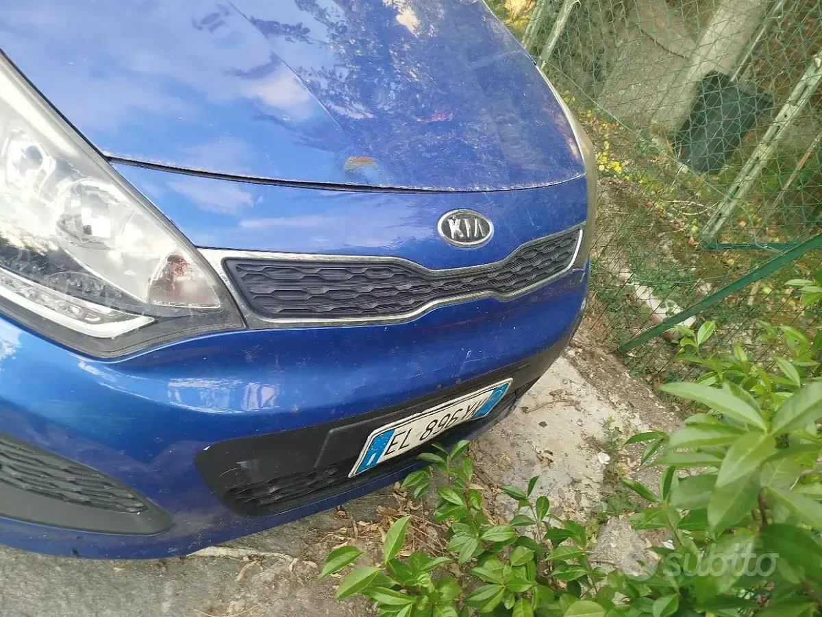 Usata Kia Rio 75 CV (55 kW) 2012 Bluazzurro Berlina