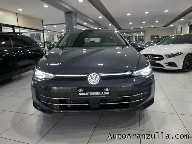 Usata VW Golf VIII Pro 150 CV (110 kW) 2025 Grigio Berlina