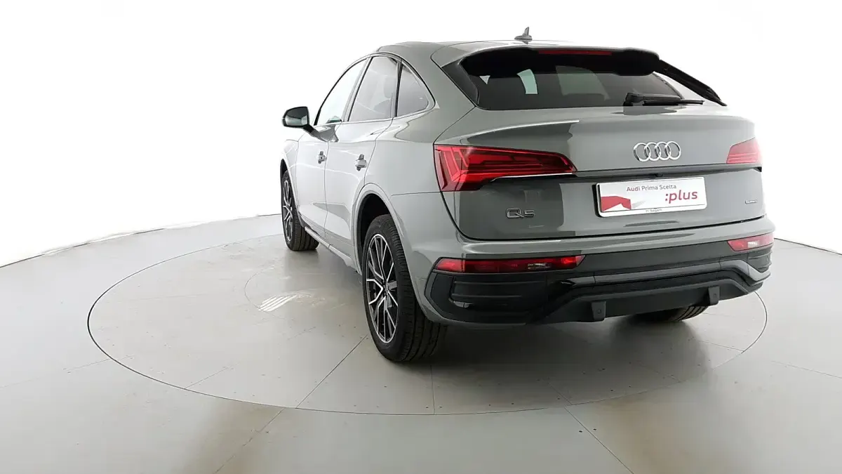 Usata Audi Q5 Sportback S-line plus 204 CV (150 kW) 2022 Grigio quantum SUV