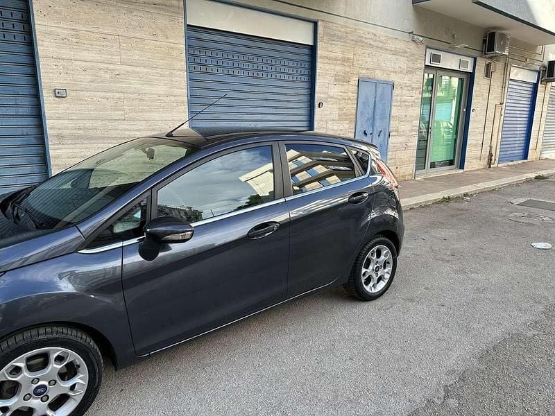 Usata Ford Fiesta Titanium 68 CV (50 kW) 2008 Utilitaria