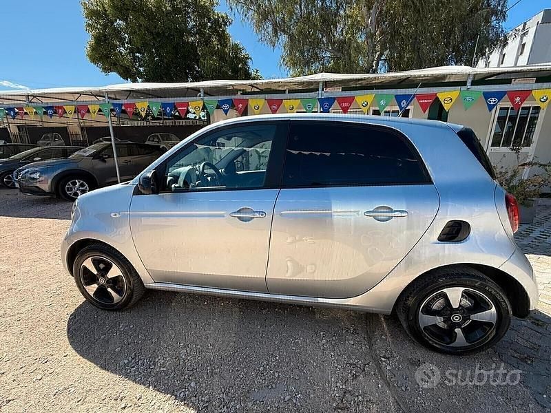 Usata Smart ForFour Passion 71 CV (52 kW) 2018 Grigio Utilitaria