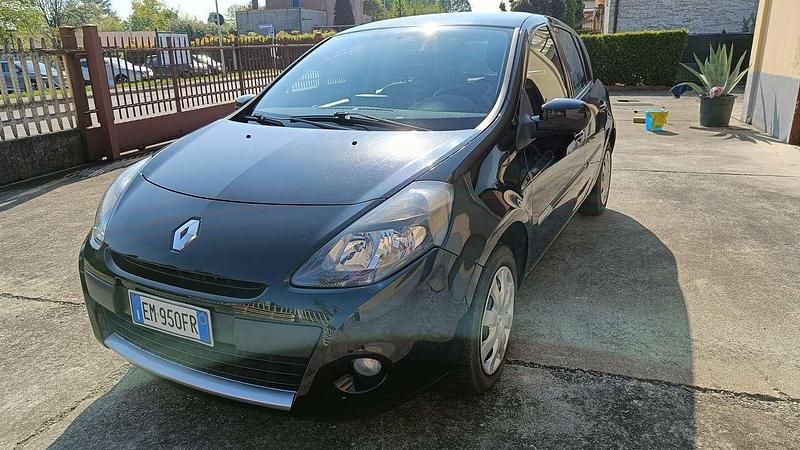 Usata Renault Clio III Dynamique 75 CV (55 kW) 2012 Nero Berlina