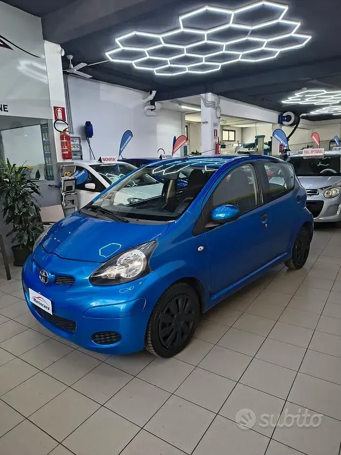 Usata Toyota Aygo 68 CV (50 kW) 2011 Blu Utilitaria