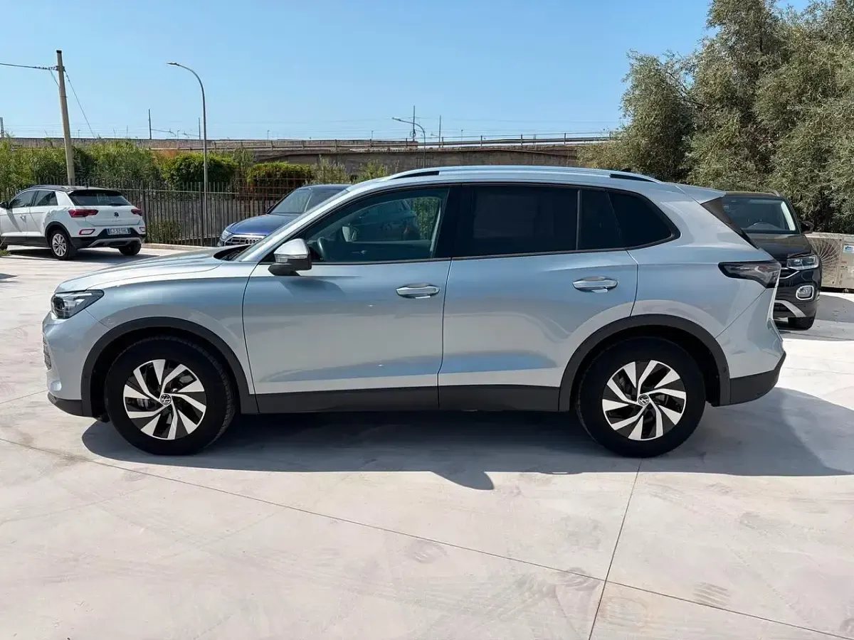Usata VW Tiguan Edition 150 CV (110 kW) 2024 Argento SUV
