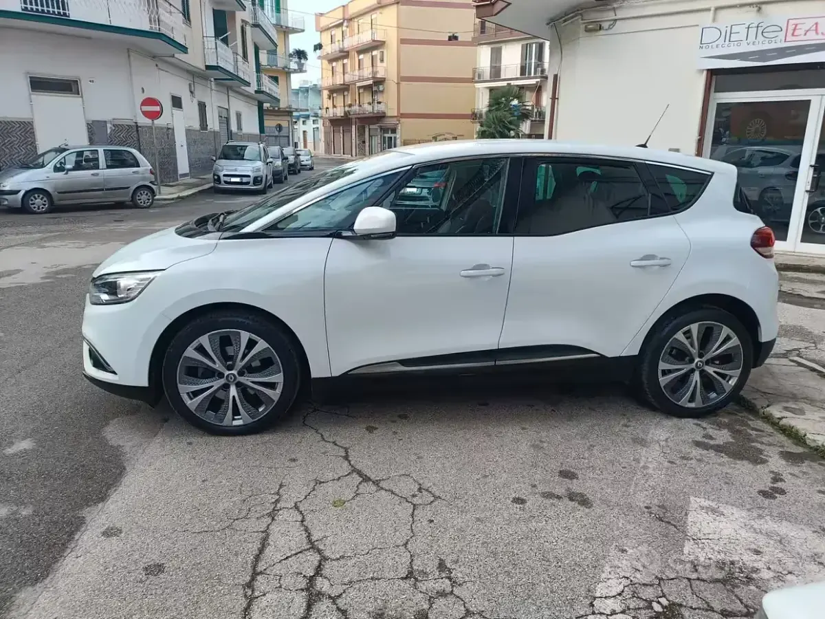 Usata Renault Scénic Intens 110 CV (80 kW) 2017 Bianco Monovolume