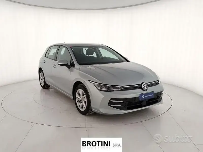 Usata VW Golf VIII Life 150 CV (110 kW) 2025 Grigio metallizzato Berlina