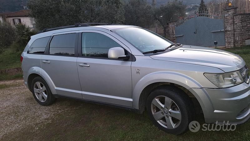 Usata Dodge Journey 140 CV (102 kW) 2010 Grigio SUV