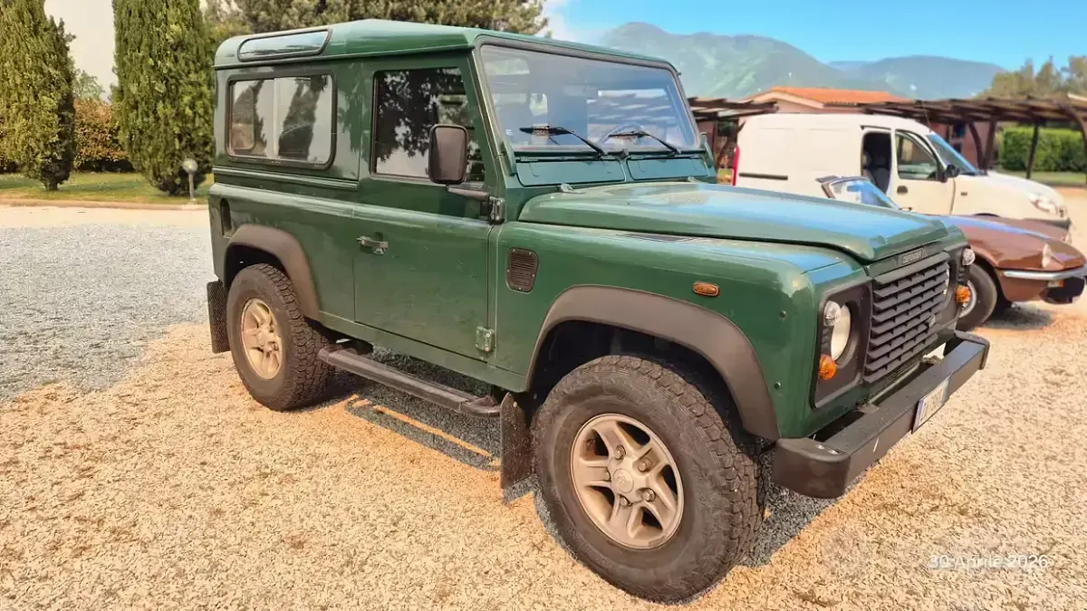 Käytetty Land Rover Defender SE 122 HP (89 kW) 2006 Vihreä Farmari