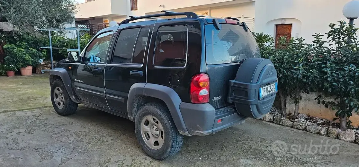 Usata Jeep Cherokee 143 CV (105 kW) 2004 Nero SUV