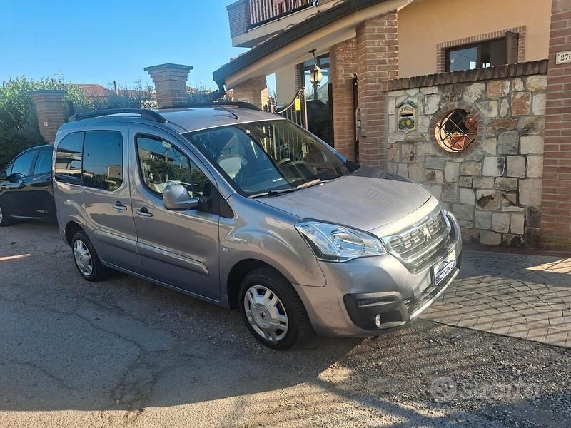 Usata Peugeot Partner Tepee Active 99 CV (72 kW) 2016 Grigio Monovolume