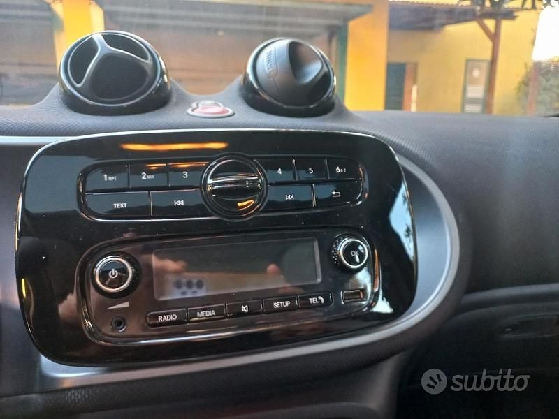 Usata Smart ForFour 71 CV (52 kW) 2016 Grigio Utilitaria