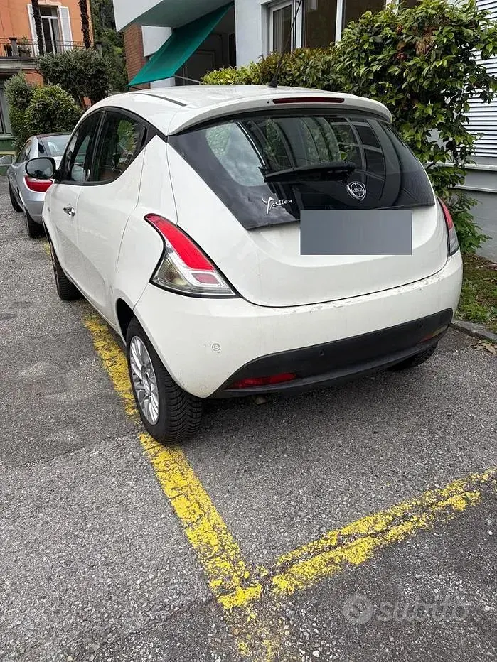 Usado Lancia Ypsilon 85 HP (62 kW) 2015 Branco Citadino